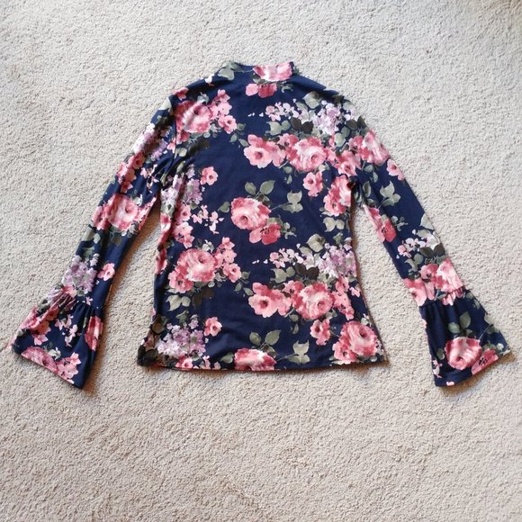 Joe Boxer Floral Bell Sleeve Tops with Cho… - Picture 4 of 8